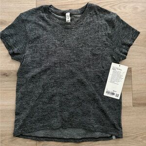 NWT Lululemon Trainer to be Short Sleeve Shirt Size 4